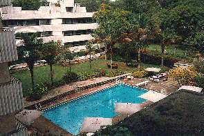 Der Swimming Pool im Panafric Hotel. The swimming pool at the Panafric Hotel.